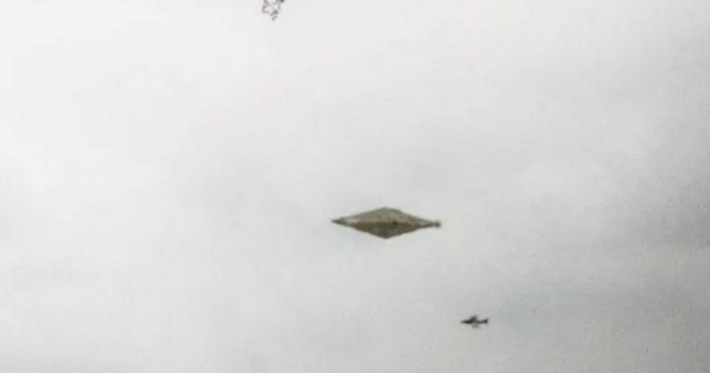 'Clearest ever UFO photo of spaceship chased by fighter jet' uncovered