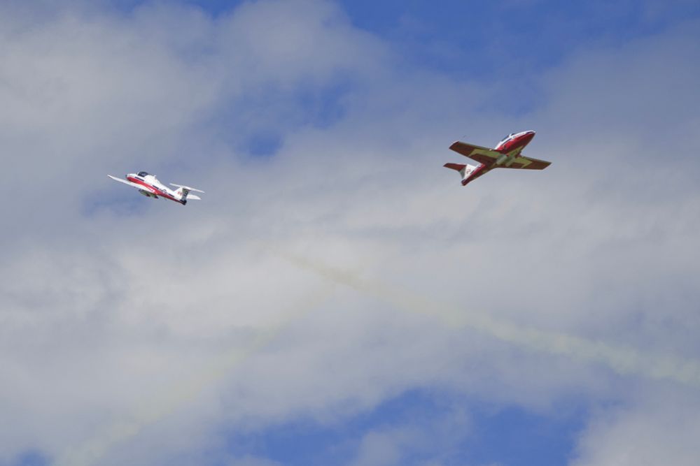 Snowbirds performing a cross into the Cobra exit.
