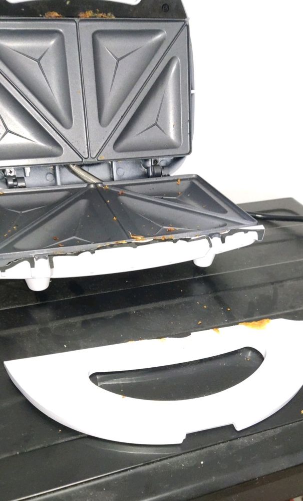 A toastie maker thing, the plastic completely broken