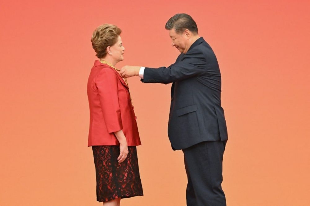 Dilma recebe medalha de Xi em Pequim e defende ordem internacional 'mais justa'