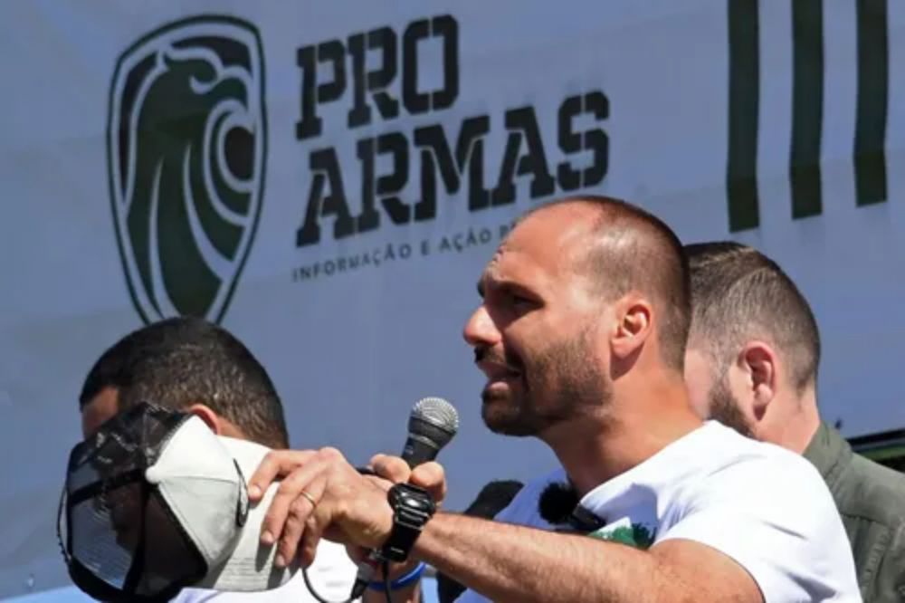 Como pensa a extrema direita: dossiê revela método de curso criado por Eduardo Bolsonaro | Brasil de Fato