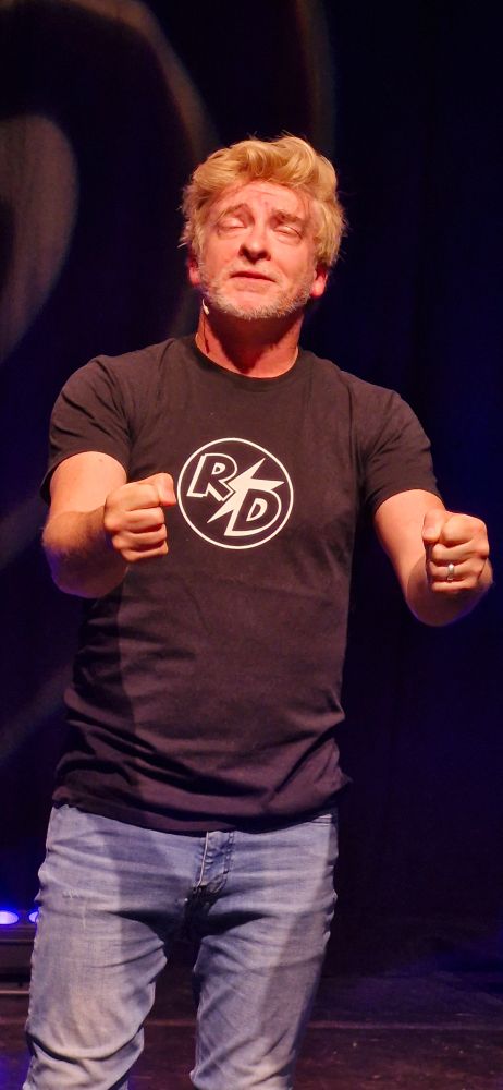 Rhys Darby at his Edinburgh Fringe show on the 6th of August 2025. Photo taken by me