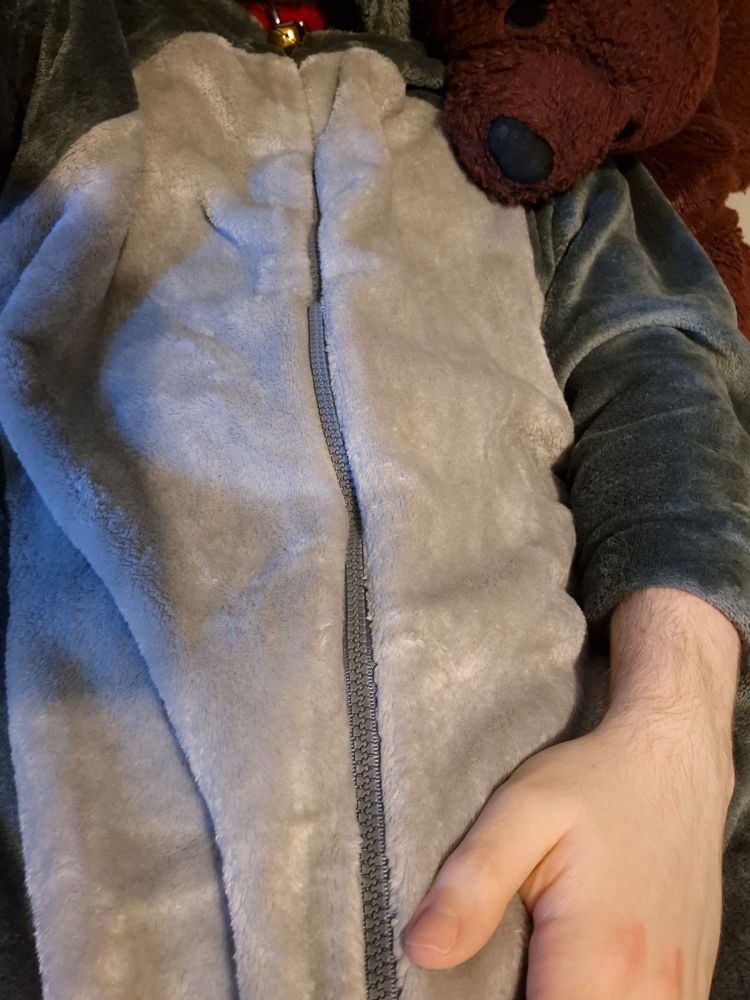 a picture of me in a zipped up amicus kigu