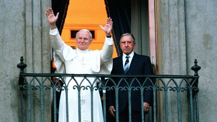 Papa Giovanni Paolo II con il dittatore Augusto Pinochet 