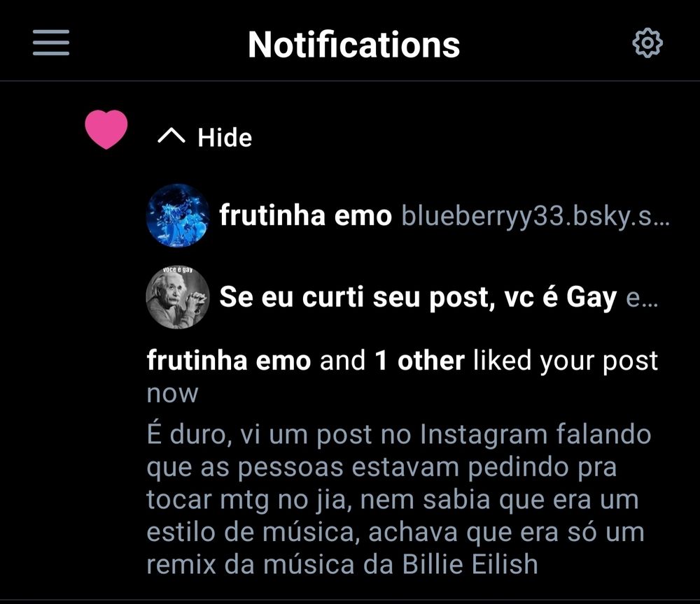 Aba de notificações do bluesky. A última notificação diz que a página "Se eu curti seu post, você é gay" curtiu uma publicação do usuário.