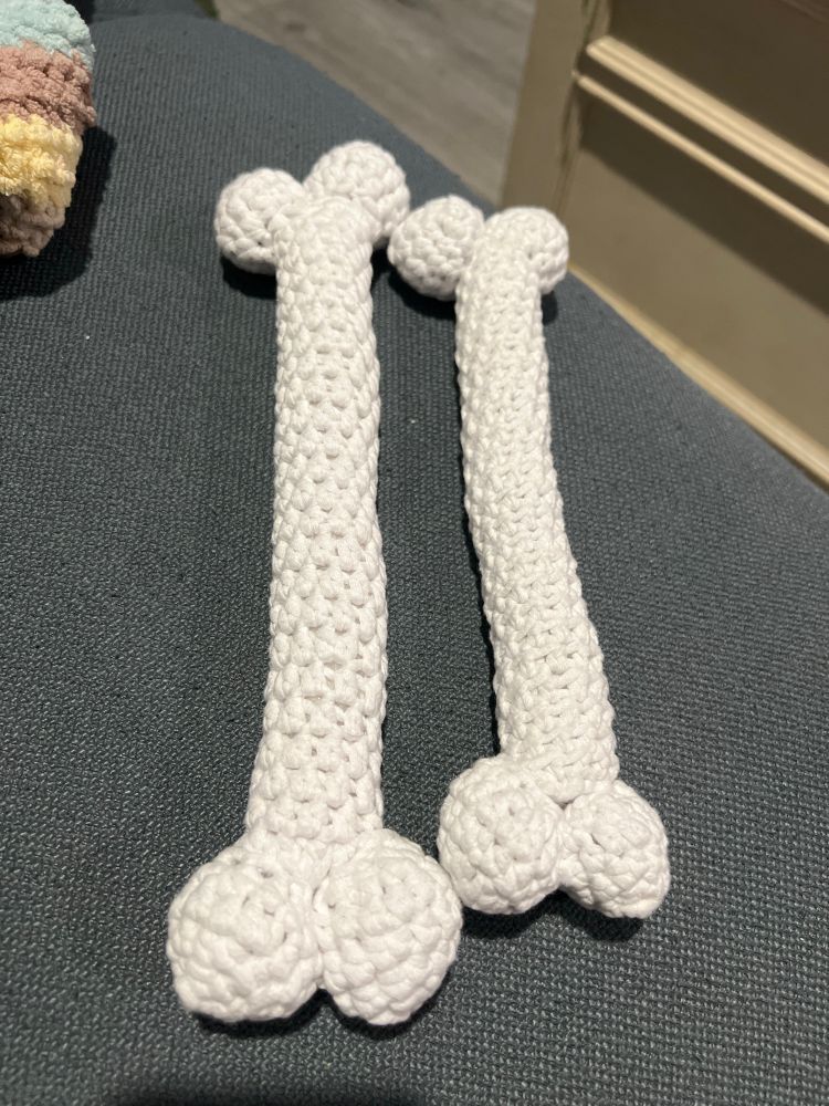 Amigurumi bones