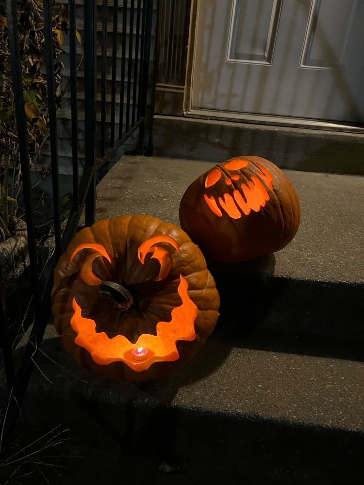 2 cute jack-o-lanterns