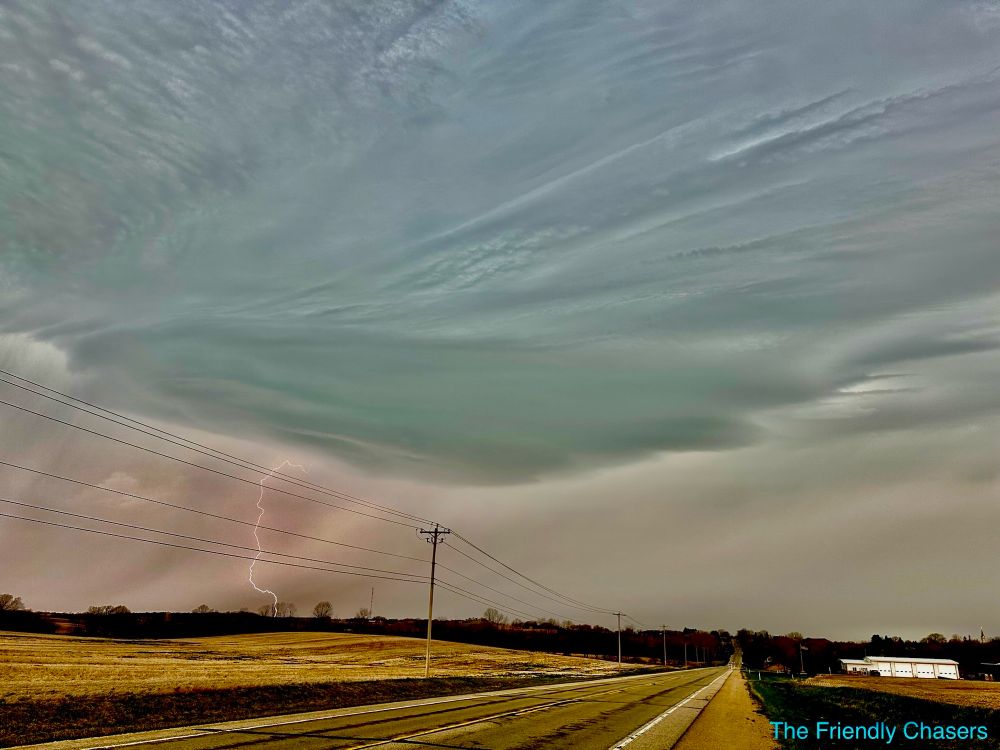 Lighting from a storm cloud 