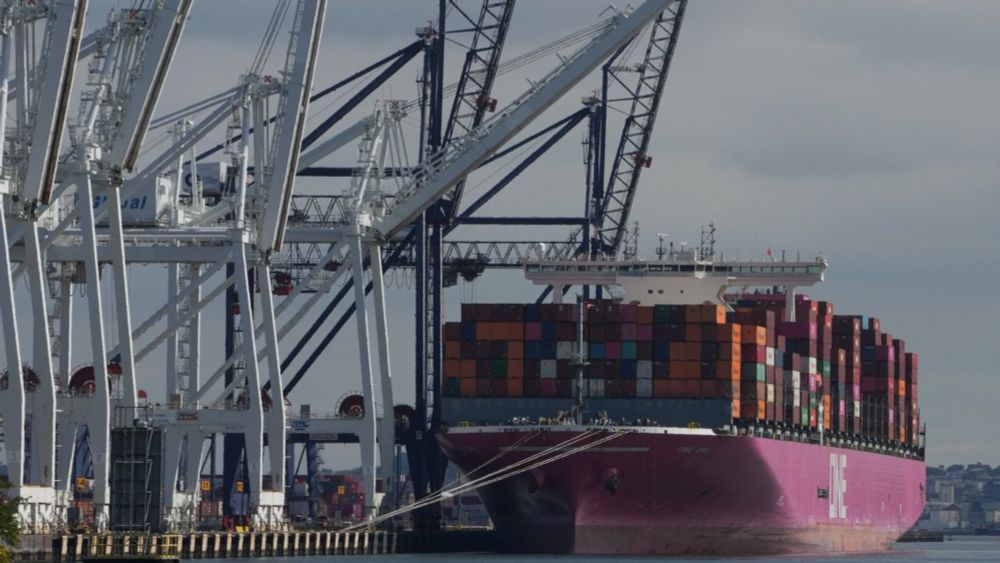 Dockworkers' union suspends strike until Jan. 15 to allow time to negotiate new contract​