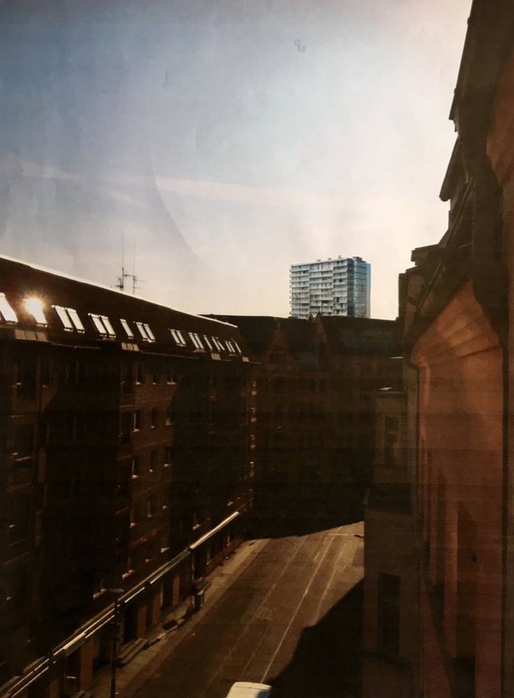 Das Foto zeigt ein innovatives Hochhaus, eine Transformation, der Architekten LacatonVassal.