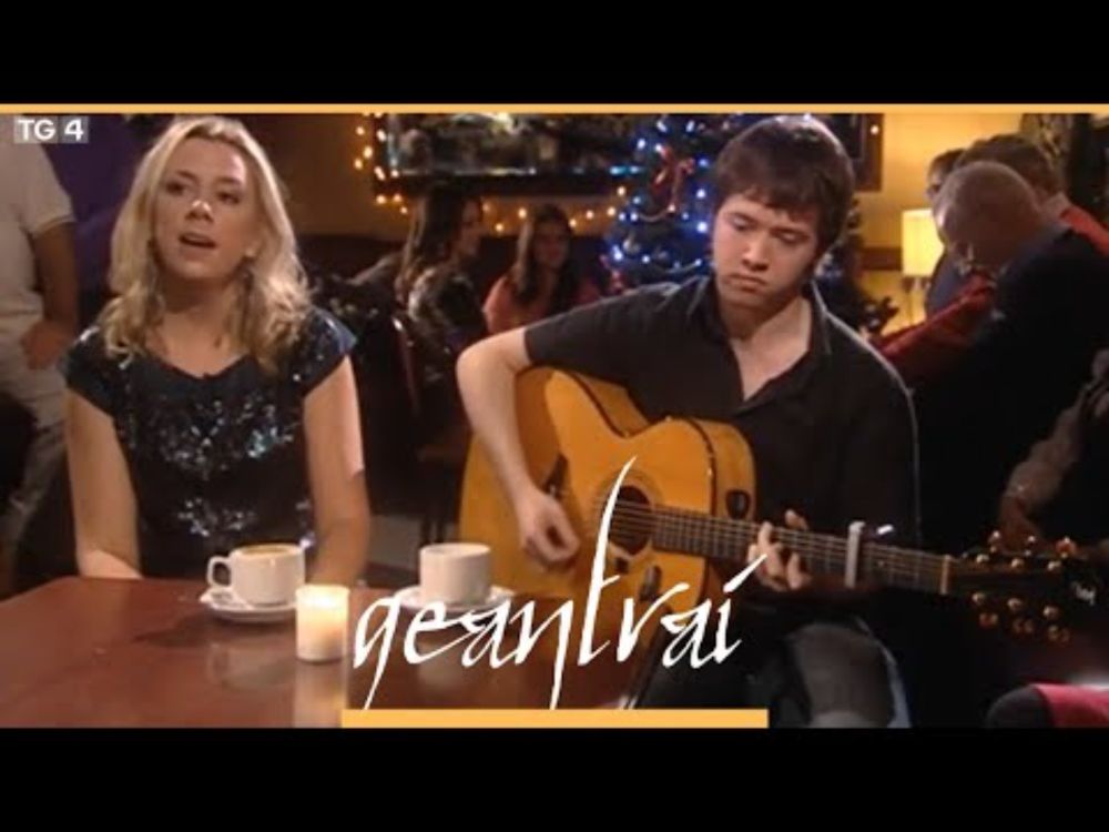 Muireann Nic Amhlaoibh & Caoimhín Ó Fearghaíl - Bó na Leath Adhairce | Geantraí na Nollag 2012 | TG4