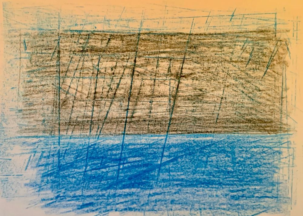 Exécuté au crayola (crayon cire), un paysage d’une mer bleue calme sous un ciel noir et des traces verticales représentant la pluie.