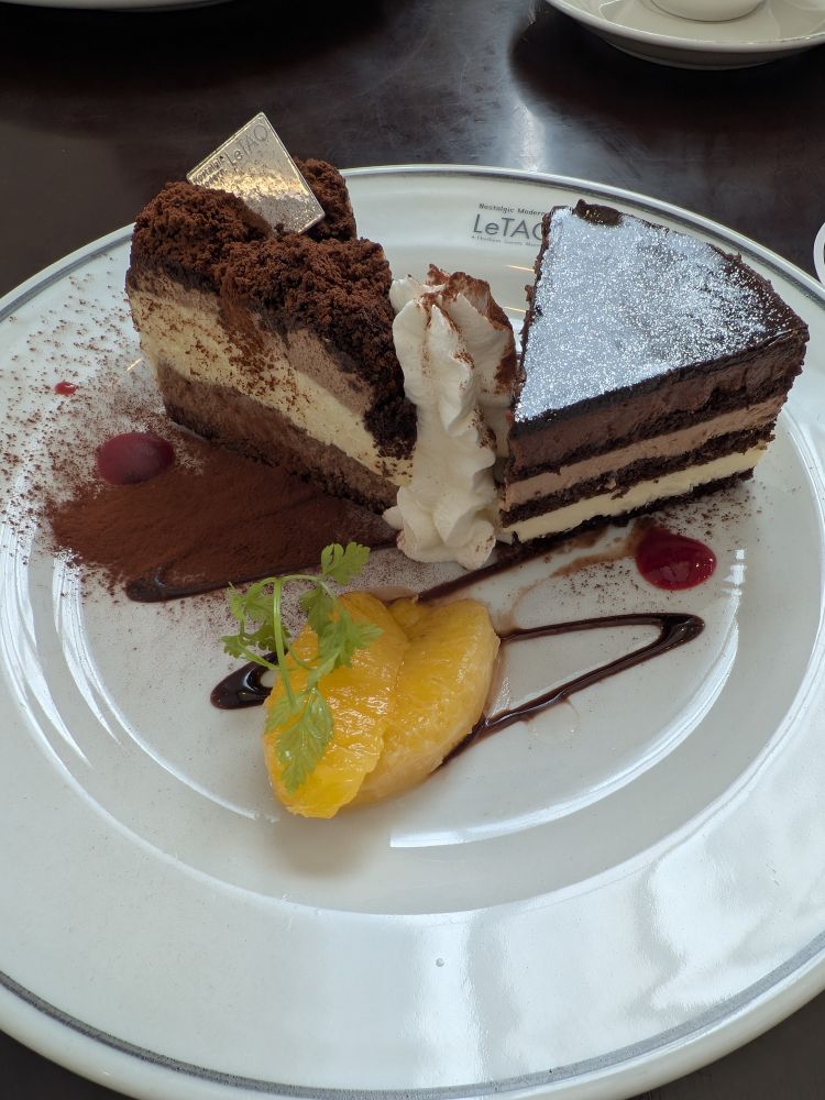 ルタオのカフェのケーキ、ショコラ2種