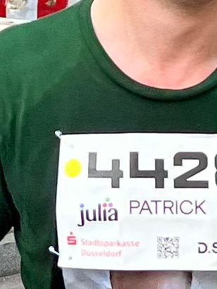 Zoomed in version of the previous pic showing a Julia stick placed on my number tag. 
