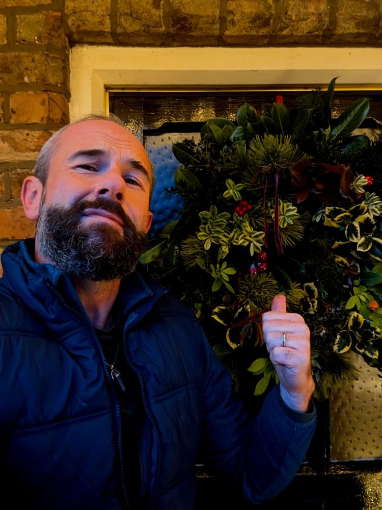 Si with his stunning wreath