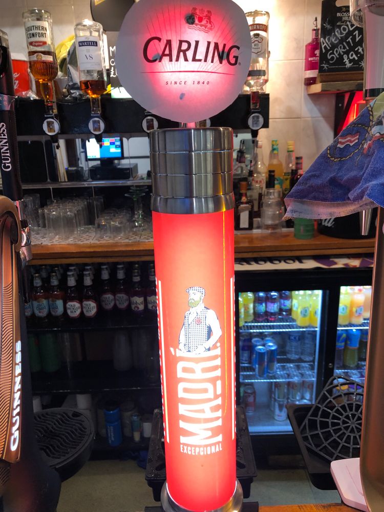 Madri beer pump but with a Carling label stuck to it.