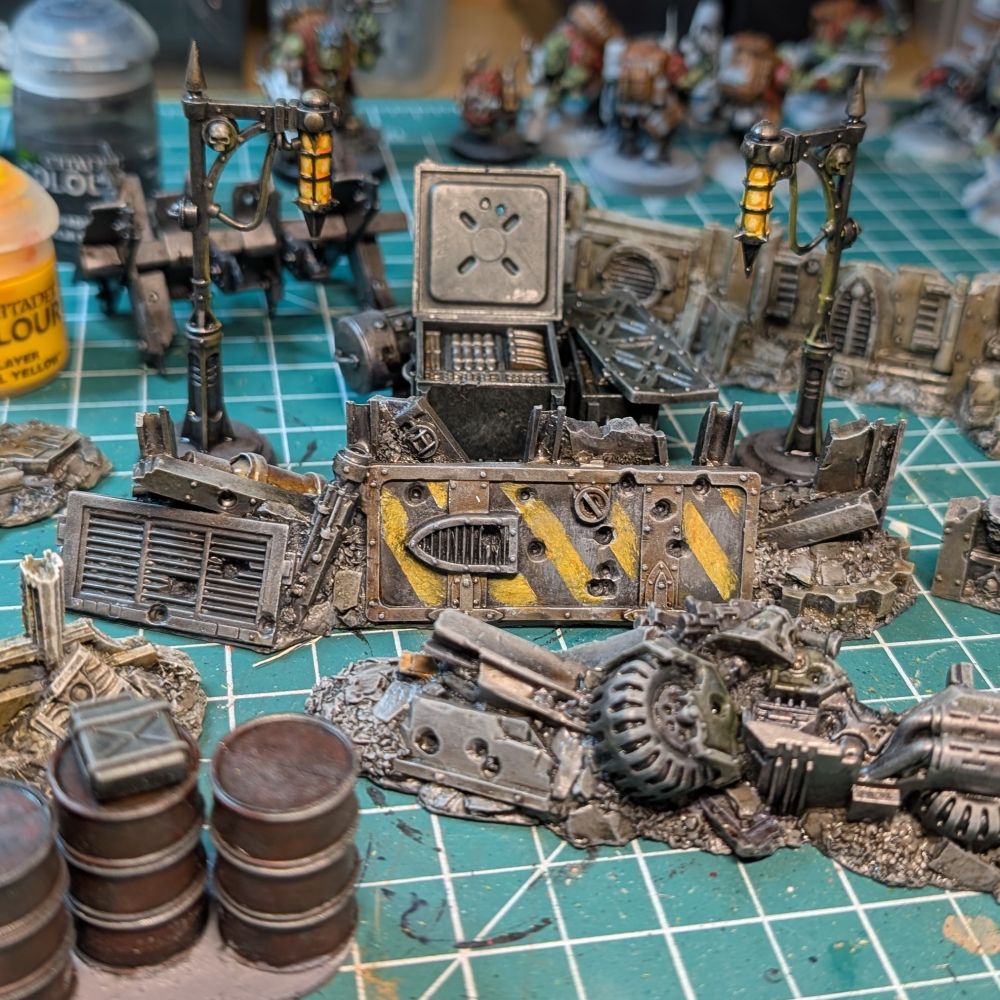 Selection of sci-fi terrain and barriers for Warhammer 40k, necromunda or anything else really. Painted as part of a ruined city scape theme.