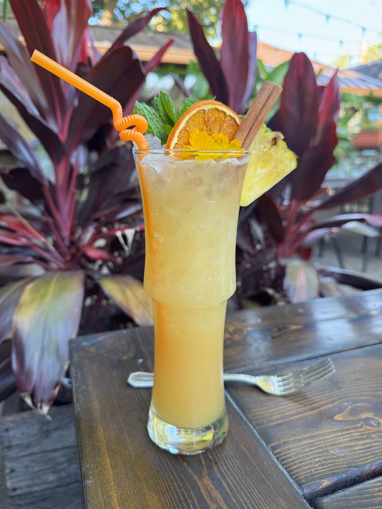 A photo of a cool drink I had with the pelgrane press crew + Matt 
