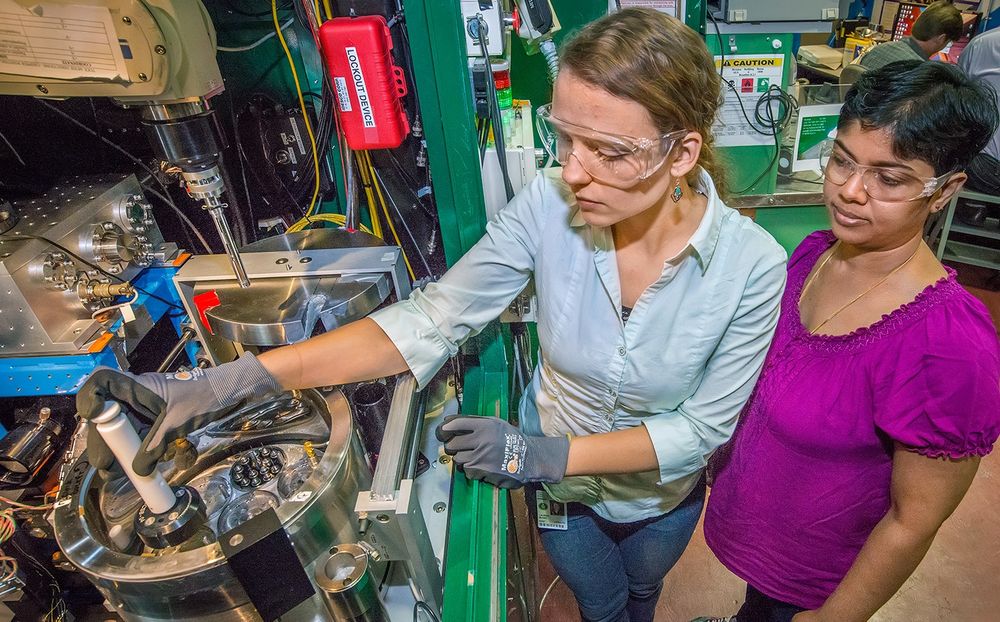 Undergraduate laboratory intern Lauren Blake and Banu Sankaran, a research scientist and Collaborative Crystallography program lead, load samples into the dewar at ALS beamline 8.2.2 to collect diffraction data for for 2024 Nobel laureate David Baker. (Credit: Roy Kaltschmidt/Berkeley Lab)