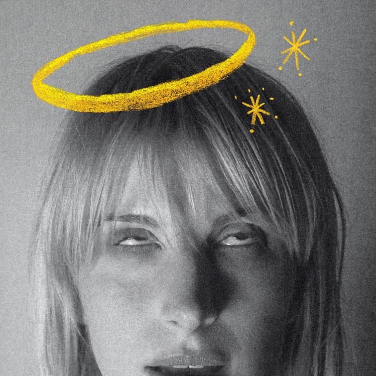 Primo piano ad Hayley Williams con gli occhi in alto. Disegnato di giallo sulla foto c'è un cerchio e due stelle.
