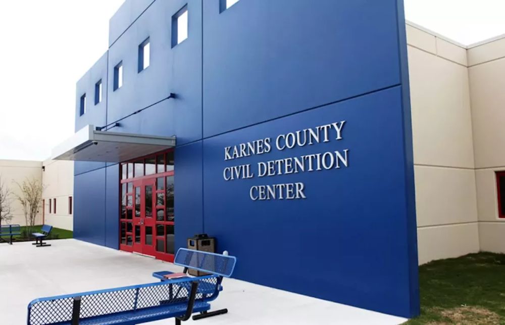 Report: Migrants fighting over clean water at ICE detention facilities south of San Antonio