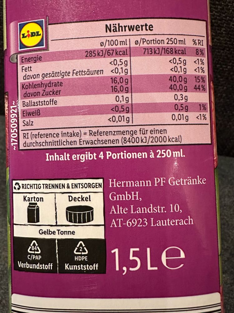 Bild zeigt eine Getränkepackung die 1,5l enthält. Aufgedruckt auf der Packung steht, dass der Inhalt 4 Portionen a 250ml ergibt.