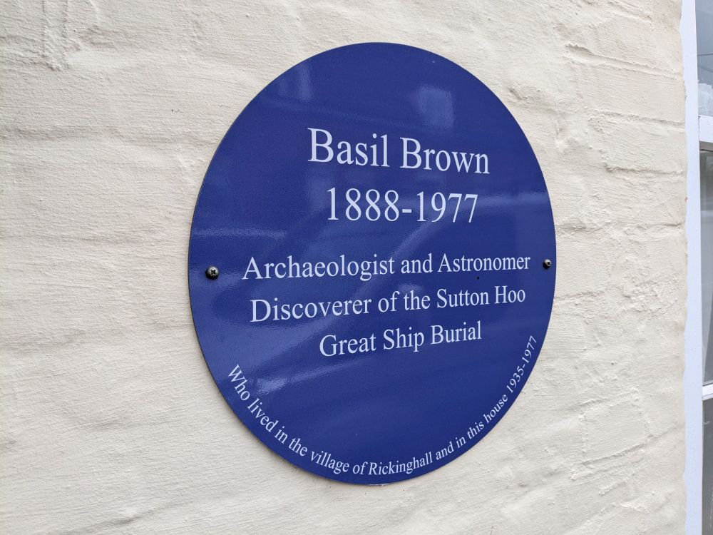 Circular blue plaque to Basil Brown 1888-1977
