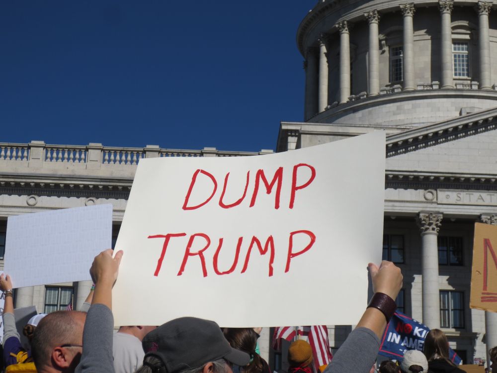 "Dump Trump"