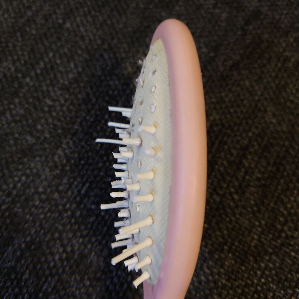 Hiusharja, josta on jyrsitty piikit poikki.