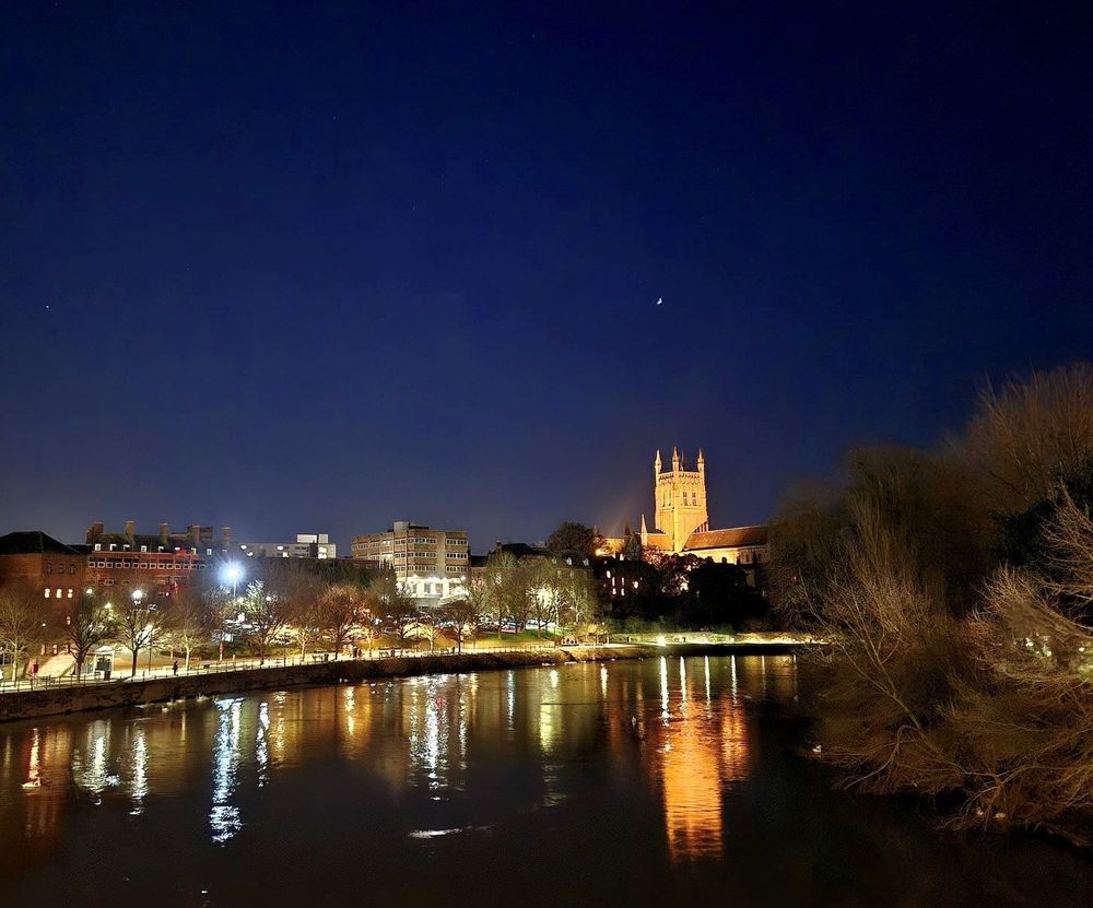 Thanks to Rachel in our events team who captured this beauty on her way home this week 😊🙌

#wednesday #wednesdayvibes #wednesdaymotivation #wellnesswednesday #worcester #cathedral #cathedralsofengland #worcestercathedral #worcestershire #cathedralsoftheworld #cathedralsofinstagram #instaphoto #instadaily #view