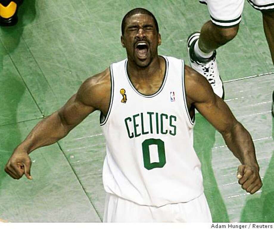 Leon Powe, Celtics #0
Adam Hunger / Reuters