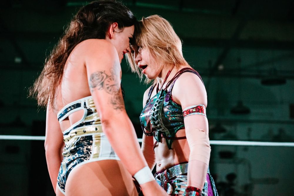 Windsor and Syuri face-to-face