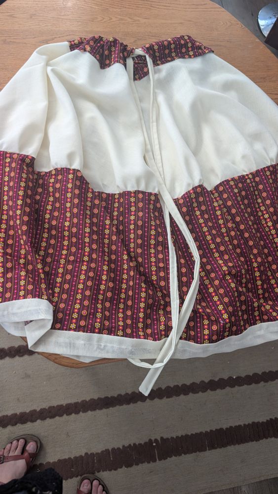 I made a skirt by hand. Floofy with a beautiful pattern 