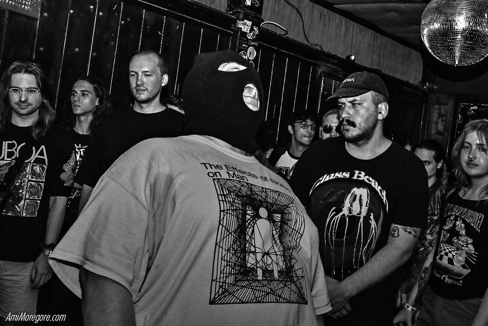 Sage Hardware screams without a mic in front of the crowd