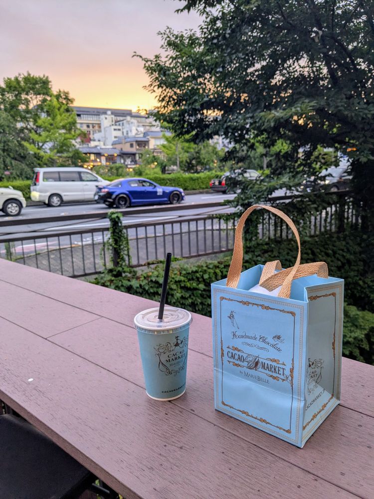 ice chocolate at cacao market

カカオマーケットでアイスココア