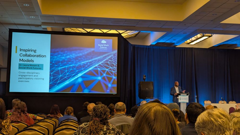 Photo of Desmond Patton speaking to an audience. 