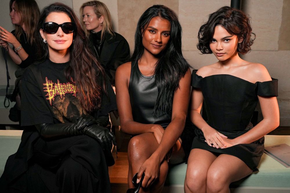 Anne Hathaway, Simone Ashley & Ariana Greenblatt