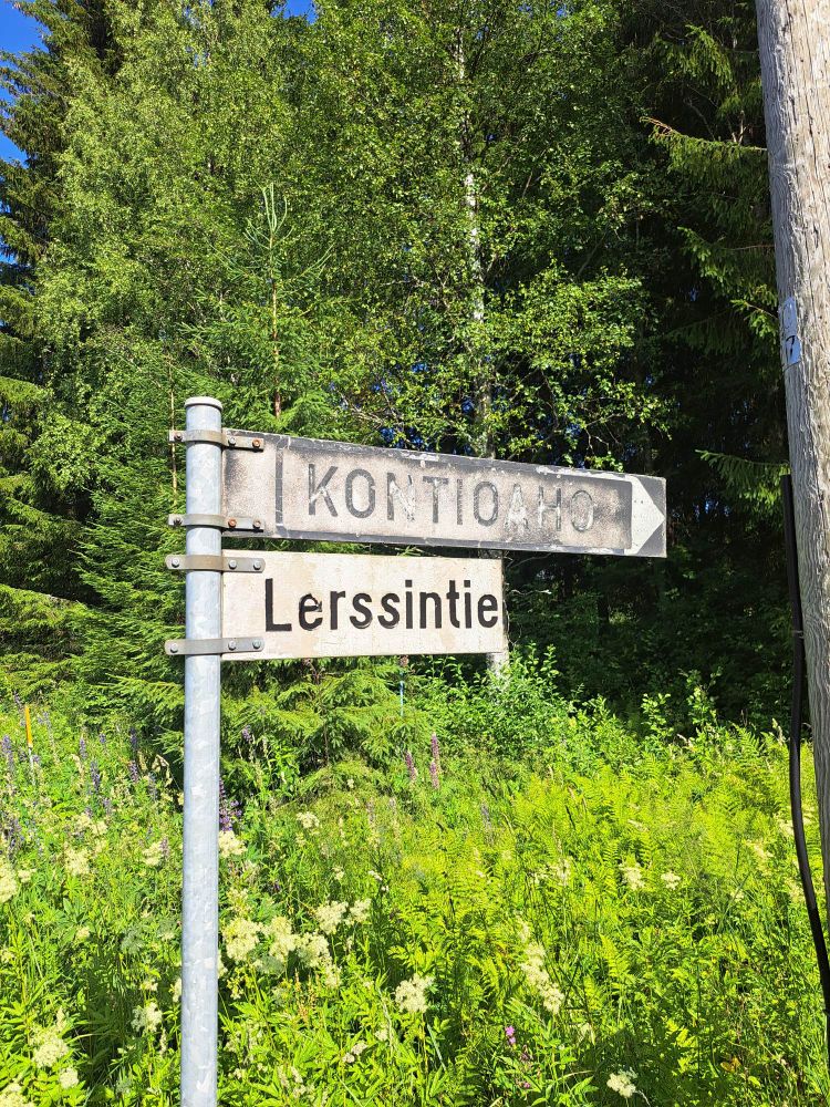 Tienviitta, jossa lukee "Lerssintie".