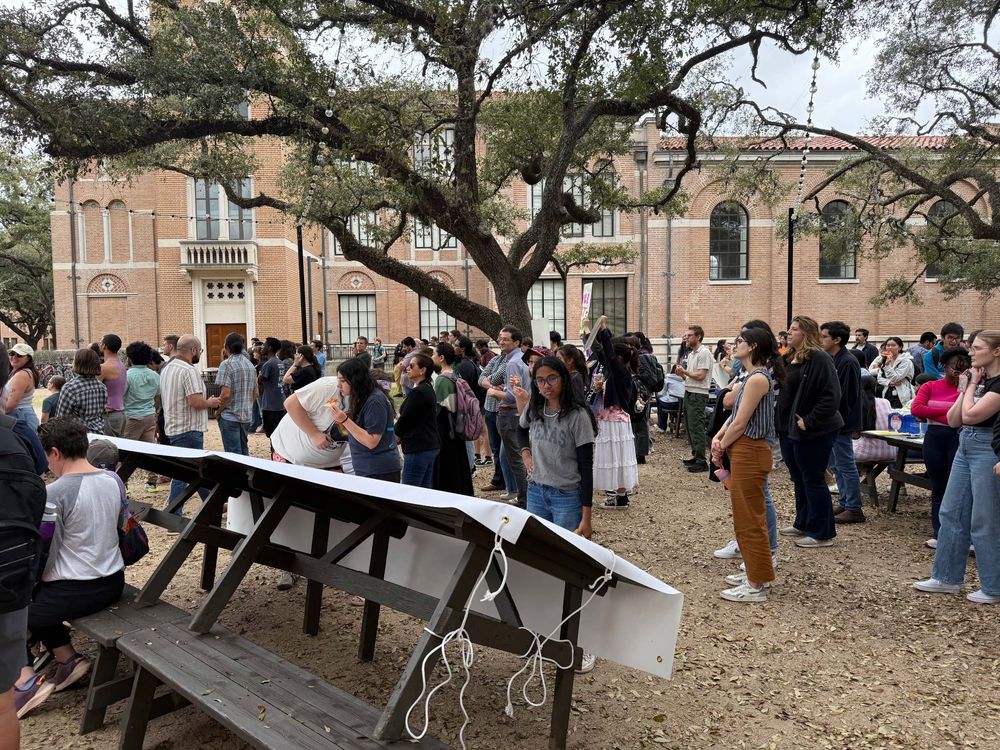Image of crowd at Rice Stand up for Science event