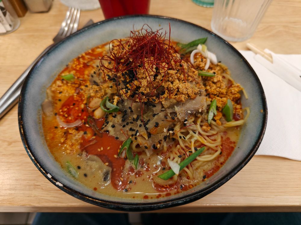 Ramen épicé à la sauce cacahuète et tofu 