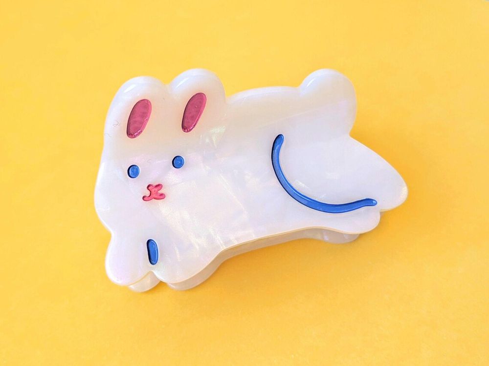Product photo of the mini Bunny hair claw.