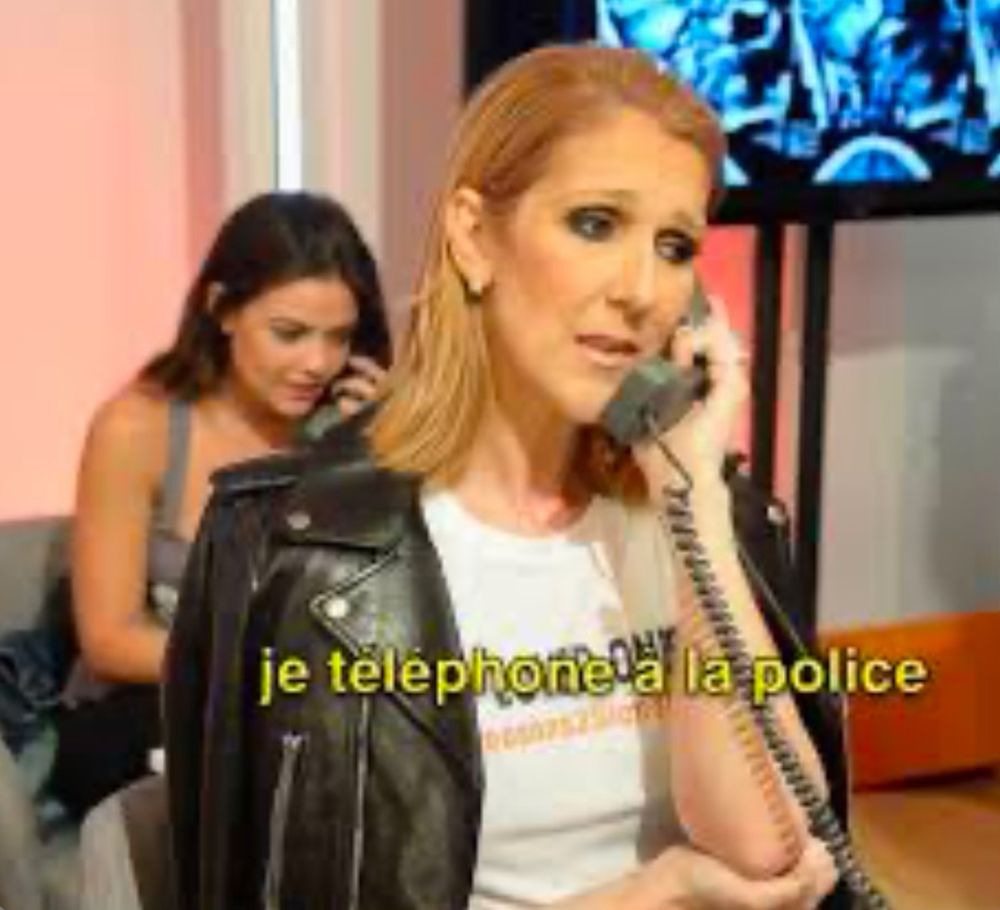 Je telephone a la police. 