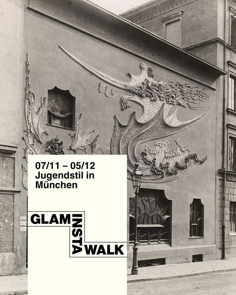 ein Gebäude mit einem Wandgemälde an der Seite