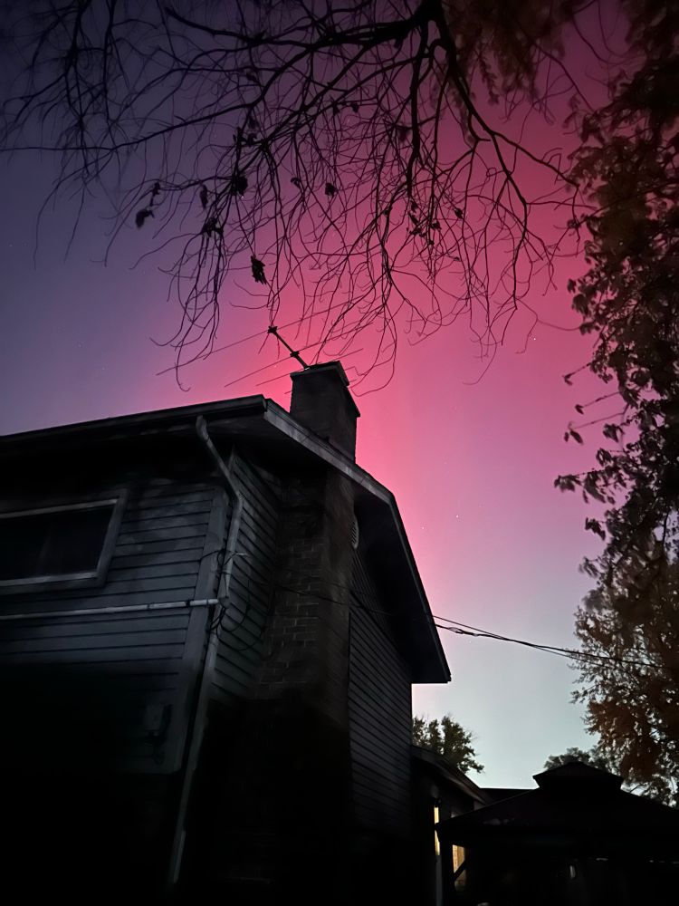 Aurora borealis over the Chicago suburbs