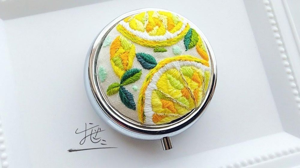 刺繍レモンの小物入れ