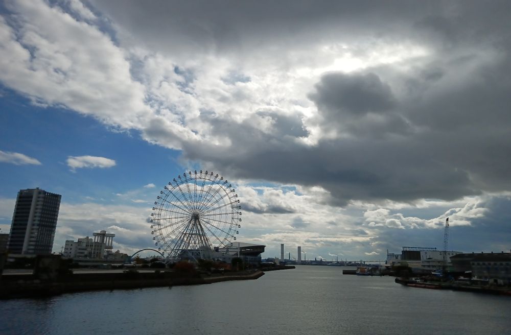 めっちゃ曇ってる港区の海