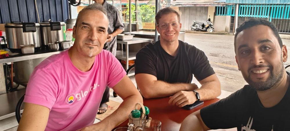 Benedikt Becker meeting two startup finders in Malaysia. They have coffee and discuss trends and opportunities in the tech space. 