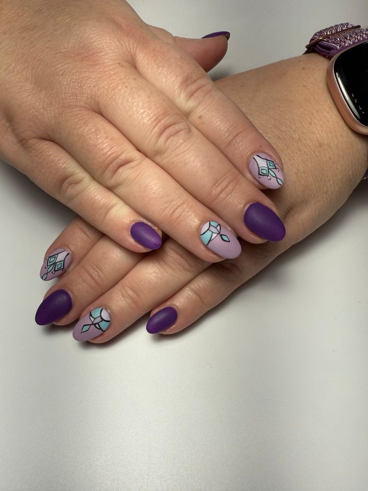 Purple nails with light purple nails that have chandelier designs 