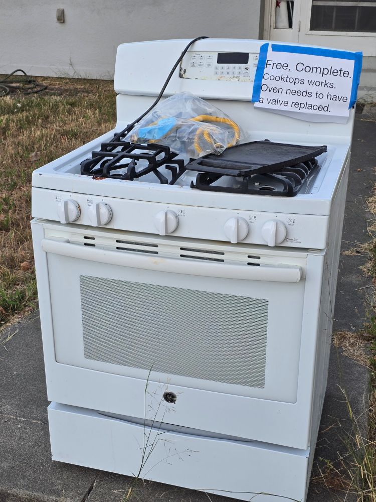 A stove and oven offered on the street for free. A free range, if you will.