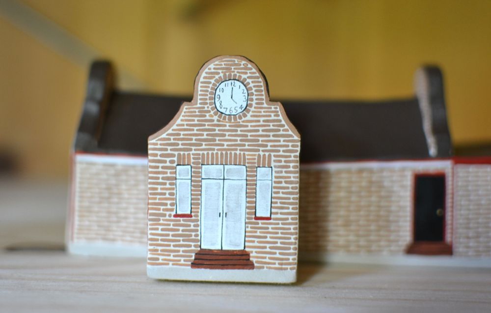 Little painted clay model of the Taskmaster House (patio doors entrance)